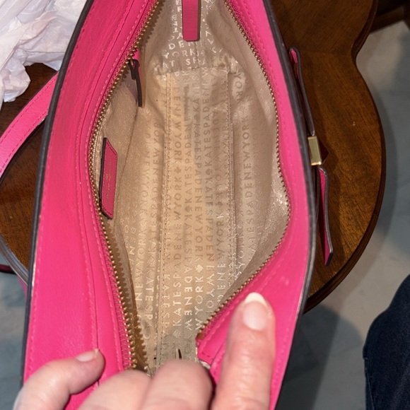 Kate Spade  bowfront Crossbody bag leather  bright pink  strap/Chain detail Exe - Picture 17 of 17
